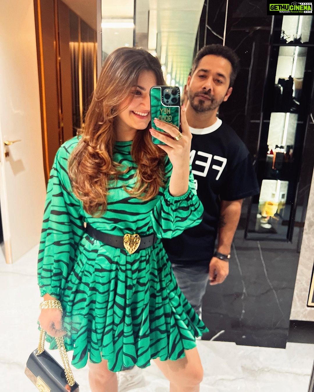 Shivaleeka Oberoi Instagram - Oh heeyy! 🖤 ➡️ Ok, bye! 🤪