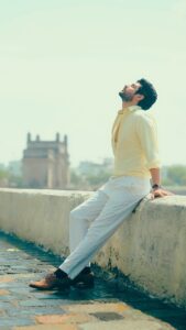 Shivin Narang Instagram - Aadat 🎵♥️ . . #shivin #shivinnarang #myalltimefavorite #aadat #atifaslam #feelingandreeling