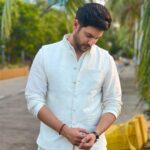 Shivin Narang Instagram - Happy Ganesh Chaturthi 🤍✨🙏 . . Wearing : @saundhindia Outfit by : @neelangi_johari
