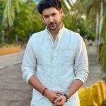 Shivin Narang Instagram - Happy Ganesh Chaturthi 🤍✨🙏 . . Wearing : @saundhindia Outfit by : @neelangi_johari