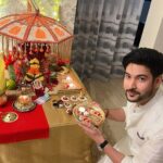 Shivin Narang Instagram - Happy Ganesh Chaturthi 🤍✨🙏 . . Wearing : @saundhindia Outfit by : @neelangi_johari