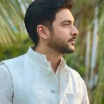 Shivin Narang Instagram - Happy Ganesh Chaturthi 🤍✨🙏 . . Wearing : @saundhindia Outfit by : @neelangi_johari