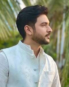 Shivin Narang Instagram - Happy Ganesh Chaturthi 🤍✨🙏
.
.
Wearing : @saundhindia 
Outfit by : @neelangi_johari