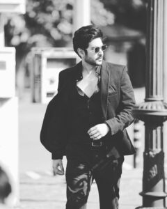 Shivin Narang Instagram - Hello Siri !
Photo dump please
.
.
#shivin #shivinnarang #photodump 
@retouchbyhim @clickwitharjun