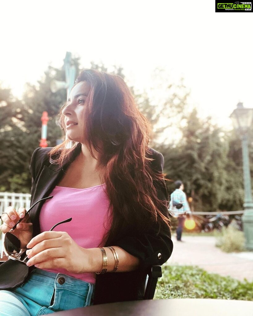 Shonali Nagrani Instagram - Pinkish… #naturelover #outdoorlife #stayingoutdoors #pinkpinkpink #pinkish