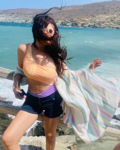 Shonali Nagrani Instagram - Craving colour ?
#tinos #greece #beach #swim #swimwear #cliff #greekisland #islandlife🌴 @tinostoday @tinos_island_official