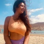 Shonali Nagrani Instagram – Craving colour ?
#tinos #greece #beach #swim #swimwear #cliff #greekisland #islandlife🌴 @tinostoday @tinos_island_official