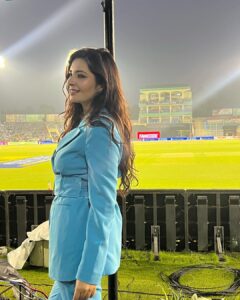 Shonali Nagrani Instagram - Shonali in Mohali :) #CHANDIGARH
Styled by : @shayal
#sherepunjabT20 #chandigarh #t20cricket #host #presenter #pca #cricket #livecricket #stars-ports