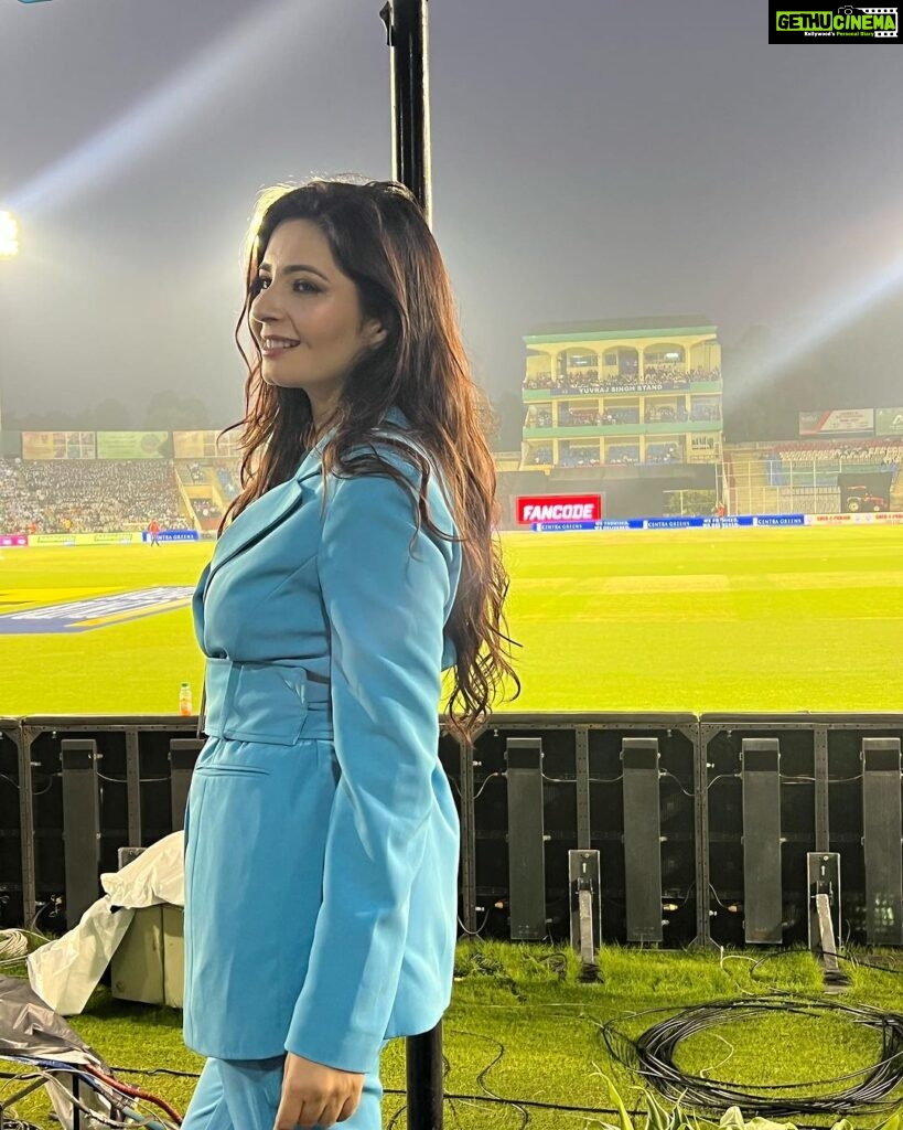 Shonali Nagrani Instagram - Shonali in Mohali :) #CHANDIGARH Styled by : @shayal #sherepunjabT20 #chandigarh #t20cricket #host #presenter #pca #cricket #livecricket #stars-ports