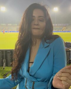 Shonali Nagrani Instagram - Shonali in Mohali :) #CHANDIGARH
Styled by : @shayal
#sherepunjabT20 #chandigarh #t20cricket #host #presenter #pca #cricket #livecricket #stars-ports