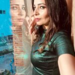 Shonali Nagrani Instagram - Shine on……. Is the only forever I want :) #DELHI #show #showtime #giglife #suchaposer #ownit #workit #poselikenooneswatching #fashion #eveninggown #peacockcolours #shinebright