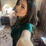 Shonali Nagrani Instagram - Shine on……. Is the only forever I want :) #DELHI #show #showtime #giglife #suchaposer #ownit #workit #poselikenooneswatching #fashion #eveninggown #peacockcolours #shinebright