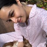 Shraddha Kapoor Instagram - Isse better Sunday hoga kahin??? 🐶🦦😌