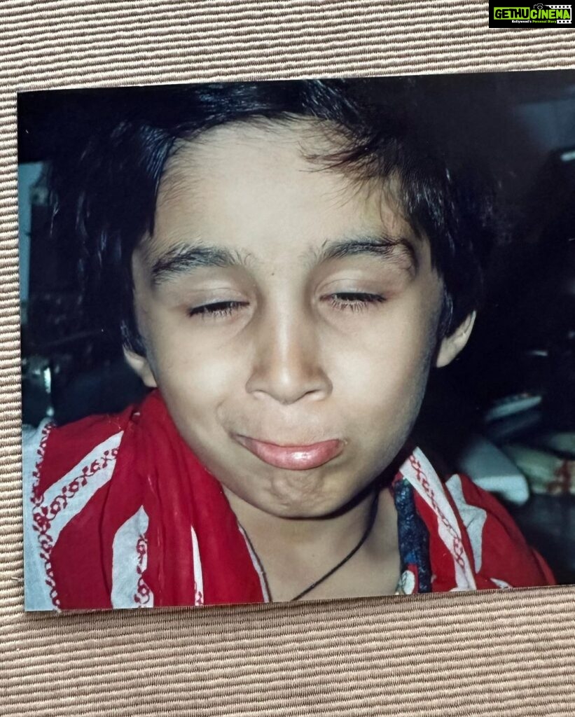 Shraddha Kapoor Instagram - On YOUR birthday, Ive decided to put a pic of ME being fed cake muaaaaahahahah 😏 And this isn’t even a throwback from YOUR bday. It’s from Mommy’s muaaaahahahaaaaaa 😈 Happy Birthday Bhaiya @siddhanthkapoor I O U ❤️❤️❤️