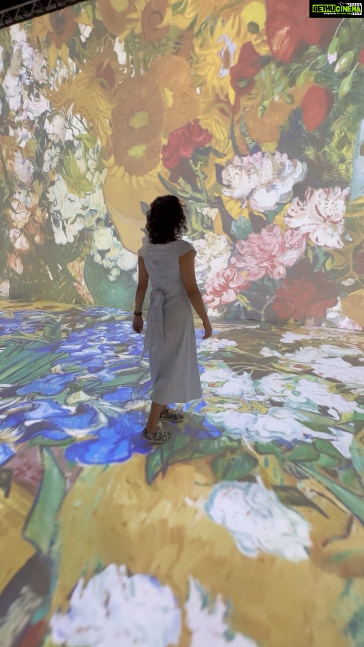 Shraddha Srinath Instagram - I was in a painting :)