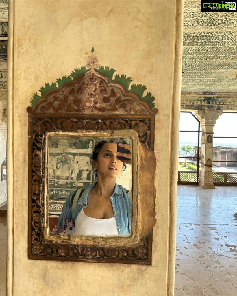 Shraddha Srinath Instagram - Visited Bundi today remotely guided by local don @priyashahahahaha . 4th picture by le padre @colsrinath