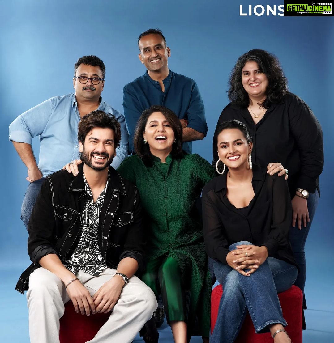 Shraddha Srinath Instagram - Something new and exciting is coming soon from Lionsgate Studios, and I'm thrilled to be a part of this experience. Thanks to the very talented @dhaimademilind for directing this lovely heart warming film. :) @lionsgateindia @dhaimademilind @neetu54 @sunsunnykhez @rohitjain_im @a_myth_25 @isha_rathnam @gayathiri_guliani @mrinalinikhanna_17 @avantikumarkanthaliya #LionsgateIndia #LionsgateIndiaStudios #NewAnnoucncement #NowInProduction #FilmAnnouncement #NeetuKapoor #SunnyKaushal #ShraddhaSrinath #MilindDhaimade