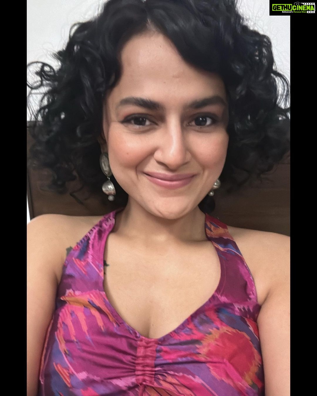 Shraddha Srinath Instagram - April dookie 1. Melukote, outside the famous puliyogare place. 2. Nanjangud. I just like this pic. We were at Mysore for the long weekend in April. It was supposed to be a chill weekend. But we ended up visiting 3 temples no less. Very chill π 3. Post audition gleeee 4. Good hair day 5. Golden hour but more importantly I need a pedicure 6. πππ food glorious food 7. New sunscreen. 10/10 8. My Clark Kent disguise 9. Sunrise at Uppada 10. Context: I was at a party when my friends started discussing Imran Khan, the Indian actor. Now one of my friends says that his favourite film of imran is Gori Tere Pyar Mein, to which I quietly told everyone that Gori Tera Pyar Mein was the first film i ever acted in (uncredited, I think) (this was 2012-13. I was still in college but I would audition for ads and such) Anywayyy so next thing I know my friend has started playing the movie and has skipped to the good part ahahah and this was me prepping everyone for my blink and you'll miss it role (look at me saying "Imran" like we're first name basis friends). My part came and they all freaking erupted. Okay maybe I erupted first hehe. But their reaction was precious. Caveat - I kept saying old guy in the end - I meant old gentleman. Where's your manners Shraddha .