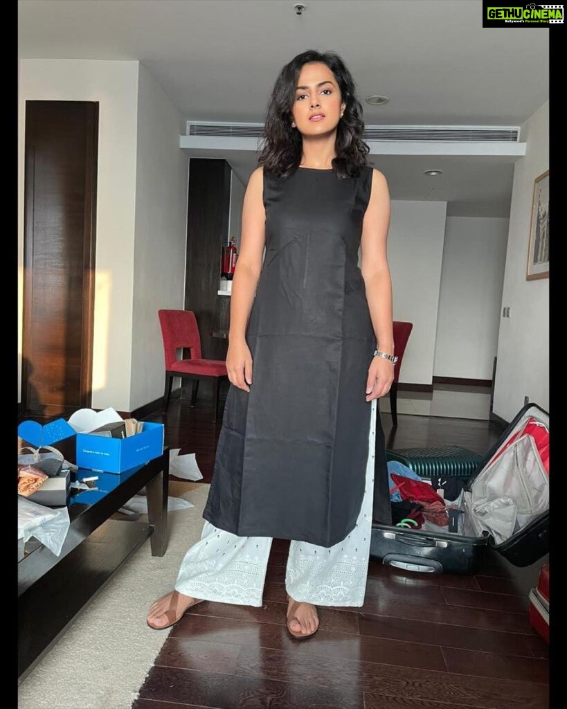 Shraddha Srinath Instagram - Look test for Witness. Photos arranged in the decreasing order of intensity of smile. I swear I’m friendlier than I look in the last photograph. Witness releasing on @sonylivindia on 9th Dec. Styled by @harshini.ramani Make up @kohl.play Hair @kammarishivarajchary Assisted by @shivu.bm.549 Managed by @vidhyaabreddy @kettles_talent