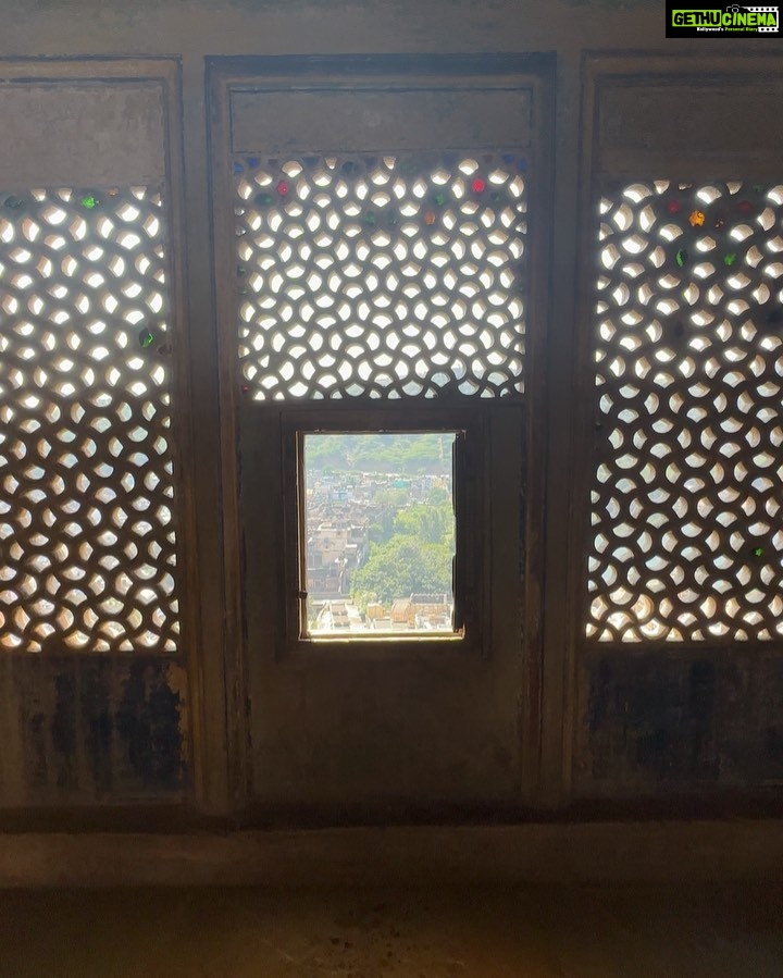 Shraddha Srinath Instagram - Visited Bundi today remotely guided by local don @priyashahahahaha . 4th picture by le padre @colsrinath