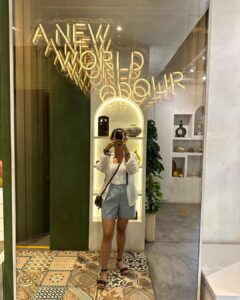 Shraddha Srinath Instagram - Went to an amusement park after what felt like a a hundred years. Jolly. Went on the Mummy ride and screamed out "MUMMMYYYYY” and instantly realised the humour in it. Went for a very nice Peranakan cuisine dinner. Exquisite. Ate so much street food. Tried a bite of durian mousse too. I've now joined the anti durian forces. Went for three days of the grand prix. Unforgettable. It was hot and a lot of beer was consumed. I forgot my sunglasses back in India so I had to buy an overpriced merch cap and picked the F1 logo cap because that's as non committal as it gets. Hey, I'm here for the sport. A girl is allowed to take her time to pick a team no? I want to marry @danielricciardo though. The stories of my love for him are famous. There was beer on the rainy days too, did I mention? Speaking of the rain, the devil himself descended upon us in the form of torrential rains ooooffff. Everyone was wearing white shoes and everyone went home weeping. People were falling all over the place thanks to the slush. I WATCHED @westlife LIVE! Those who do not share my enthusiasm for Westlife can please go stand in one corner. Teenage Shraddha is beaming. I watched the Black eyed peas too but Westlife is what made me so happy. The last picture of me standing under that warning sign is so funny. I laughed and laughed and laughed. Sunscreen was worn on all the days. This is my Singapore dump. Thank you for reading this far.
