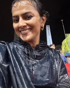 Shraddha Srinath Instagram - Went to an amusement park after what felt like a a hundred years. Jolly. Went on the Mummy ride and screamed out "MUMMMYYYYY” and instantly realised the humour in it. Went for a very nice Peranakan cuisine dinner. Exquisite. Ate so much street food. Tried a bite of durian mousse too. I've now joined the anti durian forces. Went for three days of the grand prix. Unforgettable. It was hot and a lot of beer was consumed. I forgot my sunglasses back in India so I had to buy an overpriced merch cap and picked the F1 logo cap because that's as non committal as it gets. Hey, I'm here for the sport. A girl is allowed to take her time to pick a team no? I want to marry @danielricciardo though. The stories of my love for him are famous. There was beer on the rainy days too, did I mention? Speaking of the rain, the devil himself descended upon us in the form of torrential rains ooooffff. Everyone was wearing white shoes and everyone went home weeping. People were falling all over the place thanks to the slush. I WATCHED @westlife LIVE! Those who do not share my enthusiasm for Westlife can please go stand in one corner. Teenage Shraddha is beaming. I watched the Black eyed peas too but Westlife is what made me so happy. The last picture of me standing under that warning sign is so funny. I laughed and laughed and laughed. Sunscreen was worn on all the days. This is my Singapore dump. Thank you for reading this far.