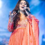 Shreya Ghoshal Instagram - Pagle se dil ne yeh kya kiya 🧡 Outfit: @petticoat_lane_ Jewellery: @azotiique Stylist: @stylebysaachivj Team: @styledbynikinagda @sanzimehta777 Photographer- @prasanta_kumar_sur_photography