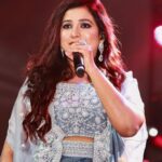 Shreya Ghoshal Instagram – Saat suron mein mohe sajaya.. 🎶

Outfit: @ushabagri_label
Jewellery: @azotiique
Stylist: @stylebysaachivj
Team: @styledbynikinagda @sanzimehta777