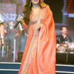 Shreya Ghoshal Instagram – Pagle se dil ne yeh kya kiya 🧡

Outfit: @petticoat_lane_
Jewellery: @azotiique
Stylist: @stylebysaachivj
Team: @styledbynikinagda @sanzimehta777
Photographer- @prasanta_kumar_sur_photography