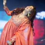 Shreya Ghoshal Instagram – Pagle se dil ne yeh kya kiya 🧡
Outfit: @petticoat_lane_
Jewellery: @azotiique
Stylist: @stylebysaachivj
Team: @styledbynikinagda @sanzimehta777
Photographer- @prasanta_kumar_sur_photography