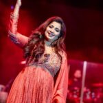 Shreya Ghoshal Instagram – Pagle se dil ne yeh kya kiya 🧡

Outfit: @petticoat_lane_
Jewellery: @azotiique
Stylist: @stylebysaachivj
Team: @styledbynikinagda @sanzimehta777
Photographer- @prasanta_kumar_sur_photography