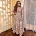 Shreya Ghoshal Instagram – 🪷 चार पल मिले जो आज प्यार में गुज़ार दे🪷

Outfit: @houseofneetalulla @neeta_lulla
Pr: @rainmakerconsults
Jewellery: @mortantra @spiffypublicrelations
Stylist: @stylebysaachivj
Asst.: @styledbynikinagda @sanzimehta777