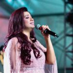 Shreya Ghoshal Instagram – 🌸 Sur, Saaz aur Soz se bhari hui ek yaadgaar shaam.
Outfit: @shlokdesign
Jewellery: @azotiique
Stylist: @stylebysaachivj
Team: @nehha_o @styledbynikinagda