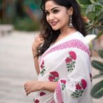 Shritha Sivadas Instagram - 🌺🌸🌺. 📸 @_shutter__bug @yedukrishnan._ MUAH : @jo_makeup_artist Styling: @stylestoriesbypriyanka #onam #floral #instagood #instagram #fashion #saree #sareelove #white #makeupartist #stylist