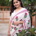 Shritha Sivadas Instagram - 🌺🌸🌺. 📸 @_shutter__bug @yedukrishnan._ MUAH : @jo_makeup_artist Styling: @stylestoriesbypriyanka #onam #floral #instagood #instagram #fashion #saree #sareelove #white #makeupartist #stylist