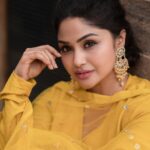 Shritha Sivadas Instagram – 🌼🌼🌼
📸 @_shutter__bug @yedukrishnan._ 
MUAH: @jo_makeup_artist 
Styling @stylestoriesbypriyanka 

 

#instagood #instadaily #instagram #yellow #photoshoot #photo #photography #fashionista #styling #makeupartist