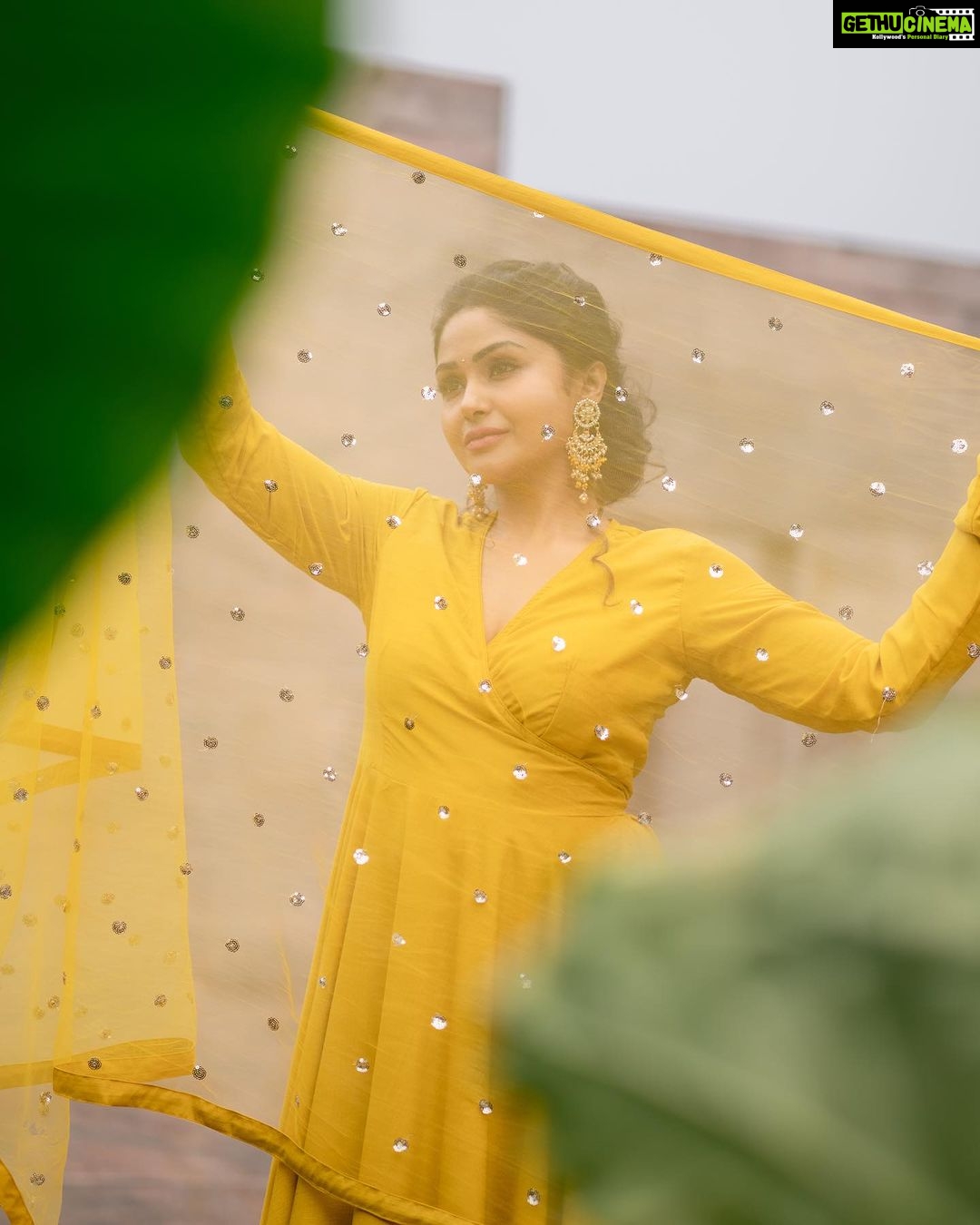 Shritha Sivadas Instagram - 🌼🌼🌼 📸 @_shutter__bug @yedukrishnan._ MUAH: @jo_makeup_artist Styling @stylestoriesbypriyanka #instagood #instadaily #instagram #yellow #photoshoot #photo #photography #fashionista #styling #makeupartist