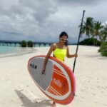 Shriya Pilgaonkar Instagram – Sun, Sand & Showers with my cuties 🏝️🌊🌦️

@coco_resorts X @pickyourtrail 

Photo credit @nittuneyum 

#Maldives #Cocoresorts #SummerAndRain #Neon 
👙 @flirtatious_india Coco Bodu Hithi Water Residences
