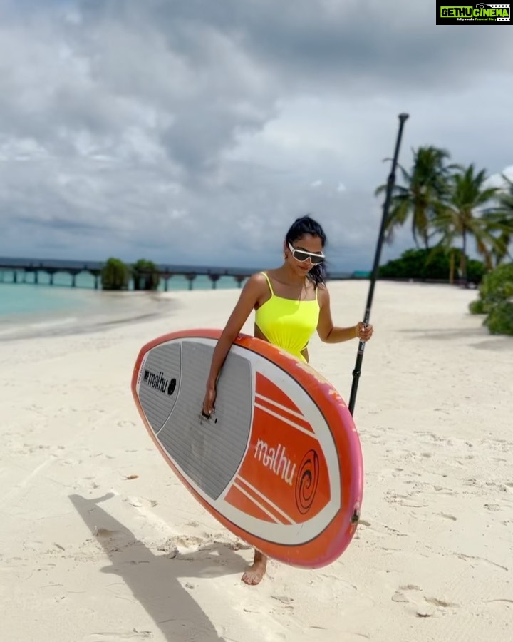 Shriya Pilgaonkar Instagram - Sun, Sand & Showers with my cuties 🏝️🌊🌦️ @coco_resorts X @pickyourtrail Photo credit @nittuneyum #Maldives #Cocoresorts #SummerAndRain #Neon 👙 @flirtatious_india Coco Bodu Hithi Water Residences