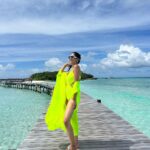 Shriya Pilgaonkar Instagram – Sun, Sand & Showers with my cuties 🏝️🌊🌦️

@coco_resorts X @pickyourtrail 

Photo credit @nittuneyum 

#Maldives #Cocoresorts #SummerAndRain #Neon 
👙 @flirtatious_india Coco Bodu Hithi Water Residences