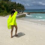 Shriya Pilgaonkar Instagram – Sun, Sand & Showers with my cuties 🏝️🌊🌦️

@coco_resorts X @pickyourtrail 

Photo credit @nittuneyum 

#Maldives #Cocoresorts #SummerAndRain #Neon 
👙 @flirtatious_india Coco Bodu Hithi Water Residences