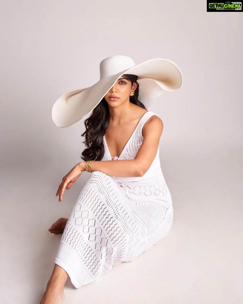 Shriya Pilgaonkar Instagram - 🕊️ Cue White Lotus Theme song 🎧 🙃 Styled by: @yuktisodha Photographs: @mourya Hair & Make up: @makeupwali Wearing: @frisky.in Jewellery: @misho_designs, @kefi_co & @she.ela.jewel Shoes: @charleskeithofficial Hat: @myaraaindia #Summer #White #YuktiXShriya