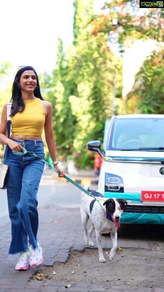 Shriya Pilgaonkar Instagram - A joyride with my dog is always on my weekend to-do list, and my Comet EV just makes the ride worth it. So go ahead, book yours now and bring home this bundle of joy! ✨ #CometEV #UrbanMobility #SmartEV #Ad #paidpartnership ShotBy @karanhenry Edit by @its_double_dees Assisted by @san.the.snaper