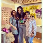 Shriya Pilgaonkar Instagram – Izza Wrap 🎬🥂
‘The Broken News ‘ Season 2 . It’s going to get crazy in the newsroom! 😉 So wholesome to have explored Radha’s journey in S 2. Wait for it ! For those of you who haven’t watched it yet , S 1 is streaming on @zee5 . 
Big love & thanks to the team 🫶🏼🎬