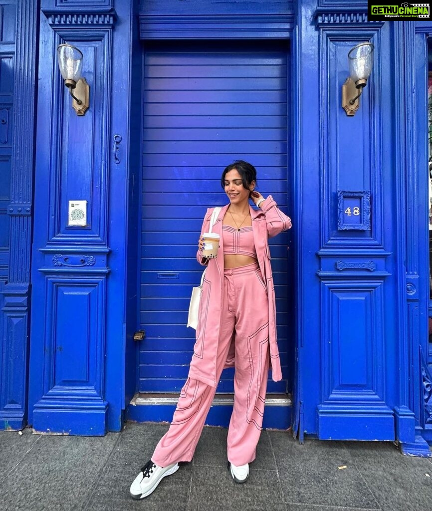 Shriya Pilgaonkar Instagram - Not me making electric blue my whole personality 💙 Sydney, Australia