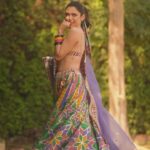 Shriya Pilgaonkar Instagram - हमको मिली हैं आज, ये घड़ियाँ नसीब से जी भर के देख लीजिये हमको क़रीब से