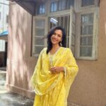 Shriya Pilgaonkar Instagram – Modak , Majja , Memories MORYA

In @shopmulmul

#Ganeshchaturthi #Indian #Yellow
