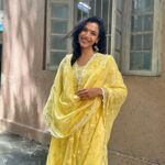 Shriya Pilgaonkar Instagram - हे देवा तुझ्या दारी आलो गुणगान गाया तुझ्या इना मानसाचा जन्म जाई वाया हे देवा दिली हाक उद्धार कराया आभाळाची छाया तुझी, समिंदराची माया मोरया … मोरया … मोरया … मोरया …🙏🏼