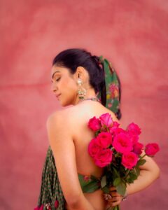 Shriya Pilgaonkar Instagram - 🌺 #ShriyaXTorani Wearing @toraniofficial Photo & film courtesy @filambyatg Hair @ranthlei_maria @bkcad Make up @rawat_anita13