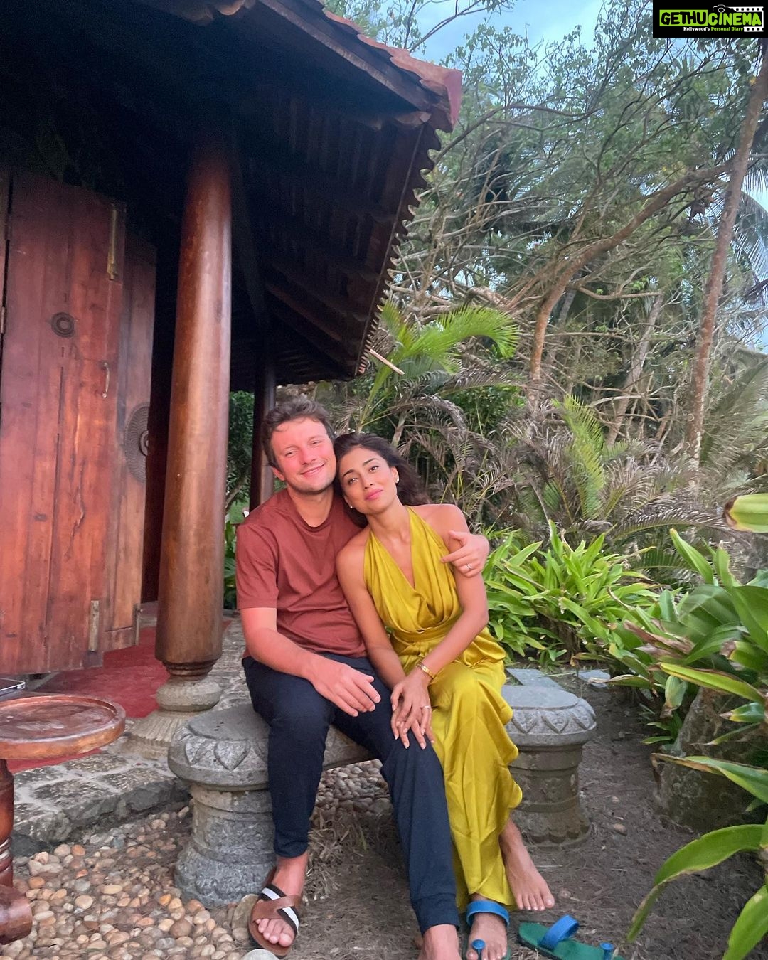 Shriya Saran Instagram - Thank you for an amazing birthday @niraamayawellnessretreats @gtholidays.in Memories made for life